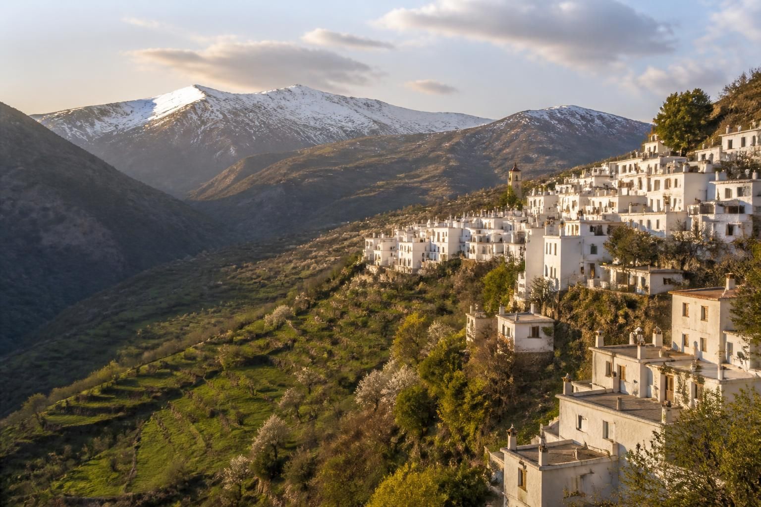 explorez les alpujarras, un véritable paradis naturel où montagnes majestueuses et richesse culturelle se rencontrent pour une expérience inoubliable.