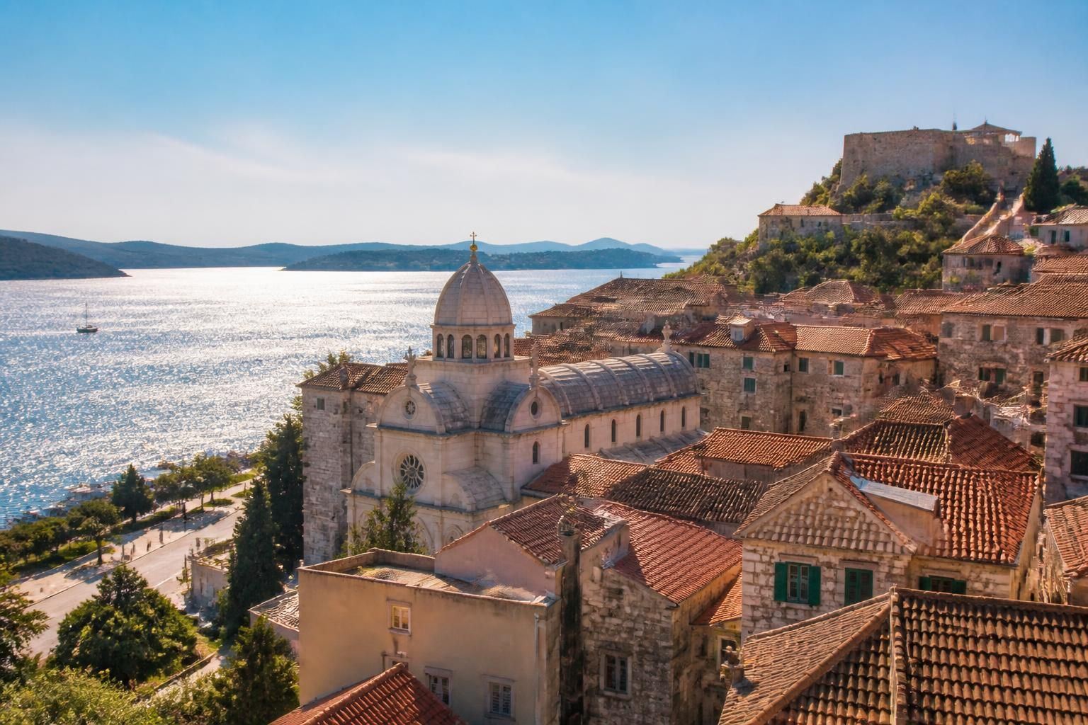 découvrez sebenico en croatie avec notre guide complet pour visiter cette perle dalmate authentique, ses trésors historiques, plages idylliques et spécialités locales.